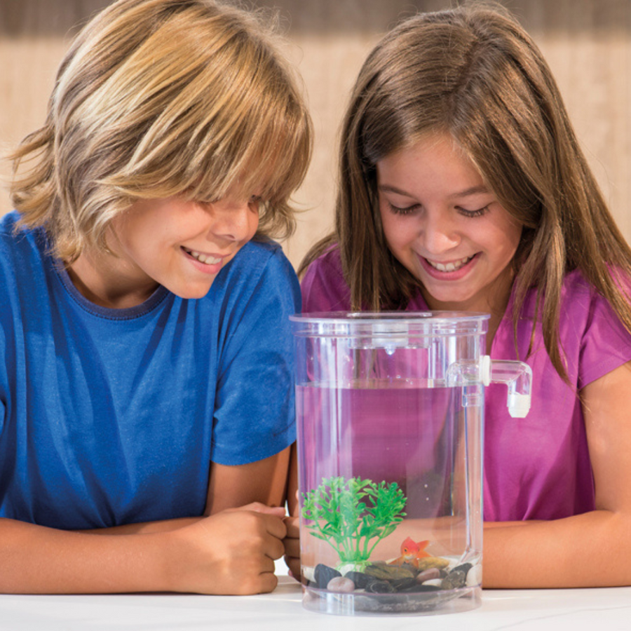 Acuario con limpieza integrada y luz LED