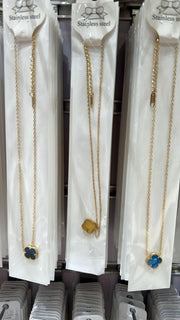 Collar trébol de cuatro hojas elegante