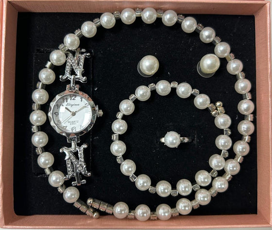 Conjunto de joyas plateado con perlas