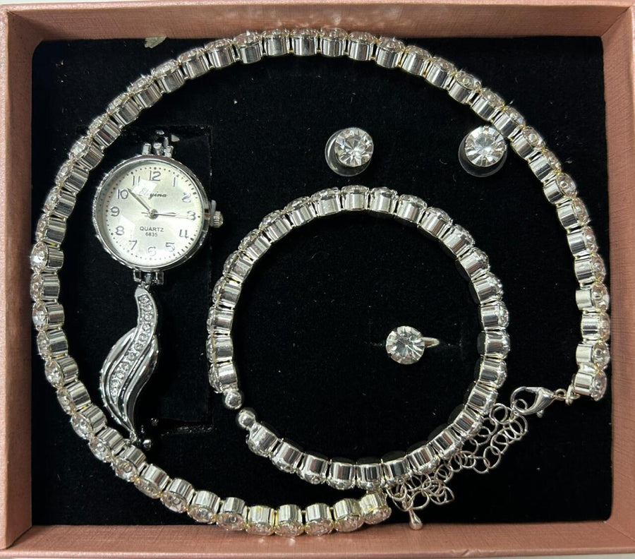Conjunto de joyas plateado a juego