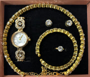 Conjunto de joyas dorado con reloj